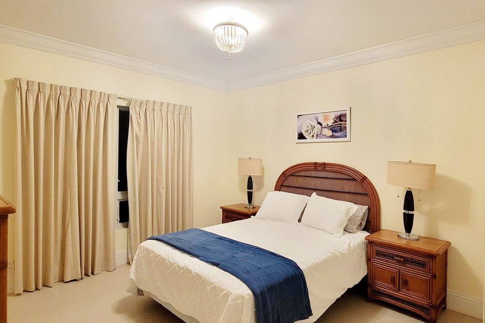 Photo of Bedroom in Bahamia West
