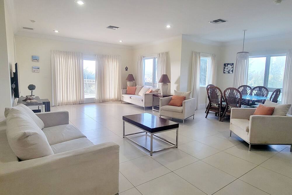 Photo of Bedroom in Bahamia West