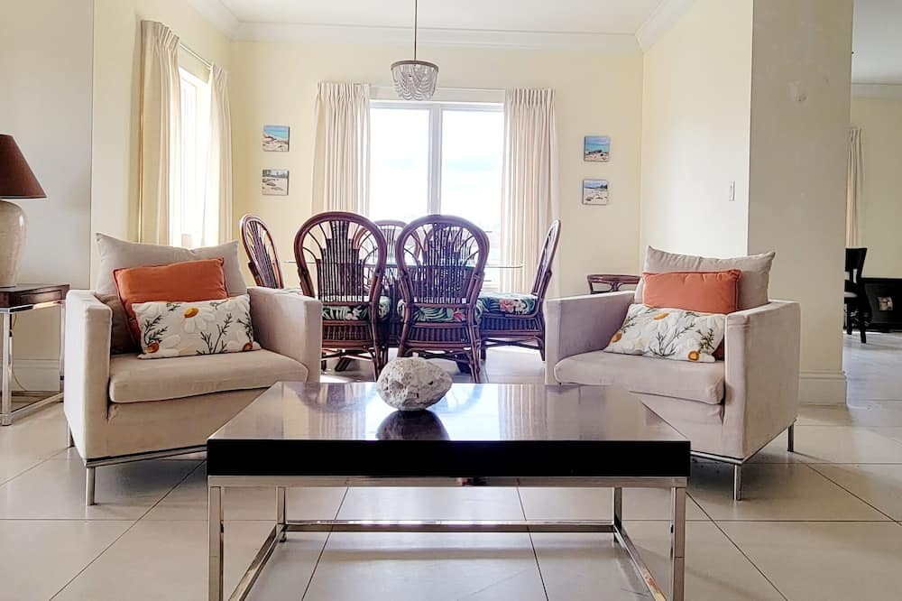 Photo of Livingroom in Bahamia West