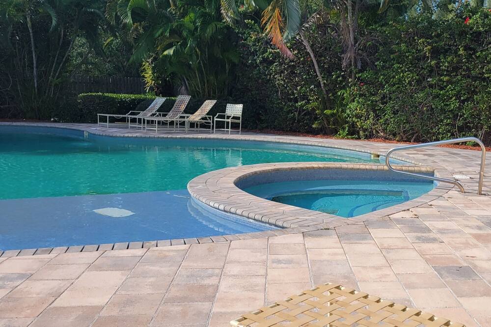Photo of Outdoor in Bahamia West