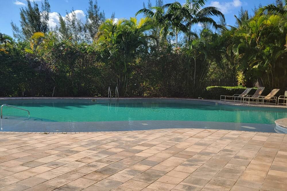 Photo of Outdoor in Bahamia West