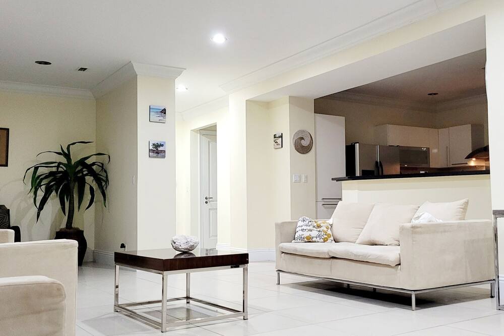 Photo of Livingroom in Bahamia West