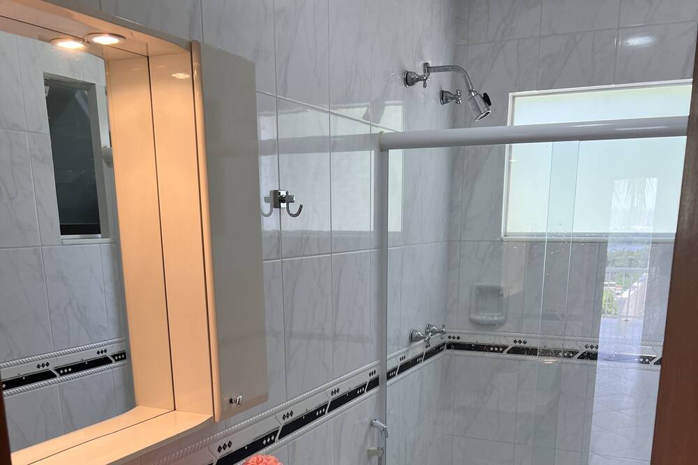 Photo of Bathroom in Itanhanga