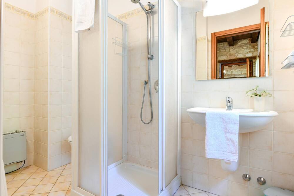 Photo of Bathroom in Longare