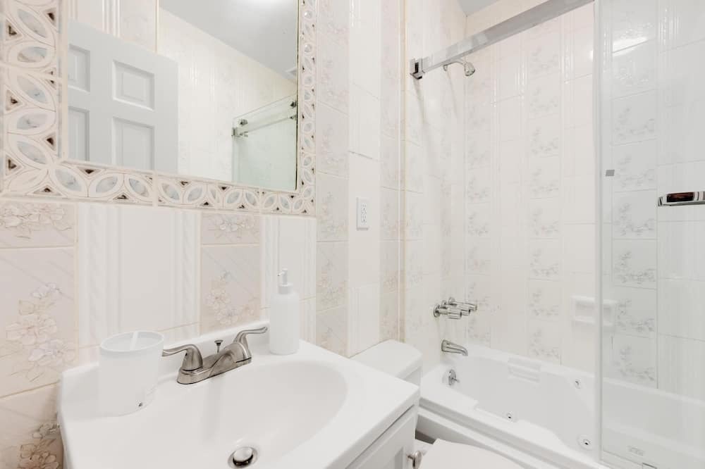 Photo of Bathroom in Bay Ridge