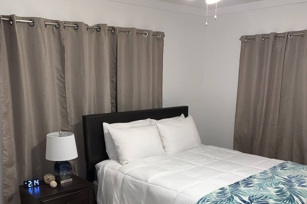 Photo of Bedroom in Tar Bay