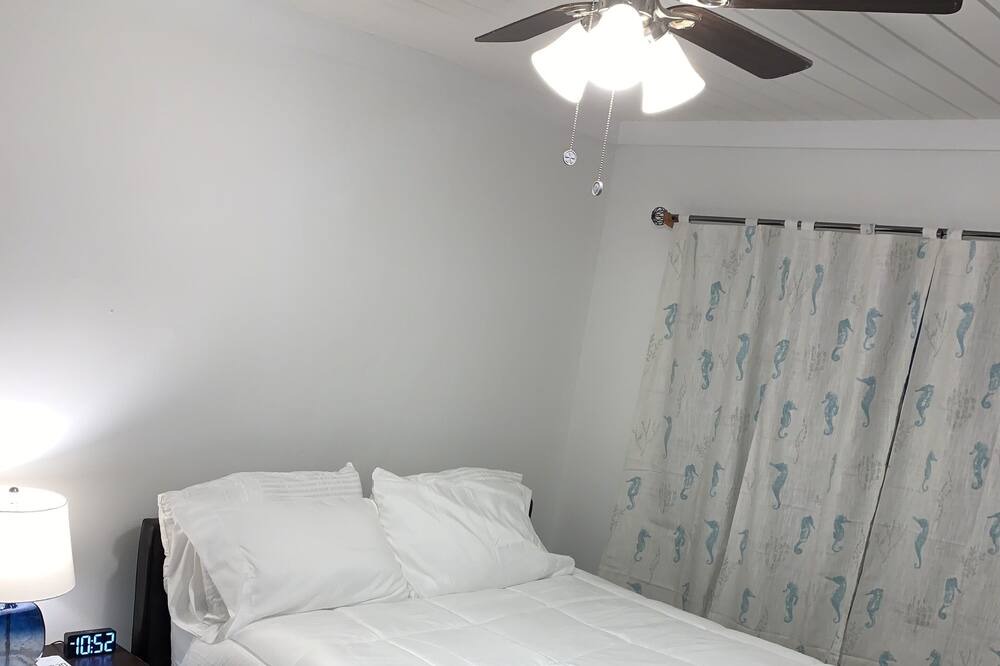 Photo of Bedroom in Tar Bay