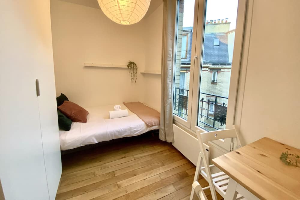 Photo of Bedroom in Saint-Lambert