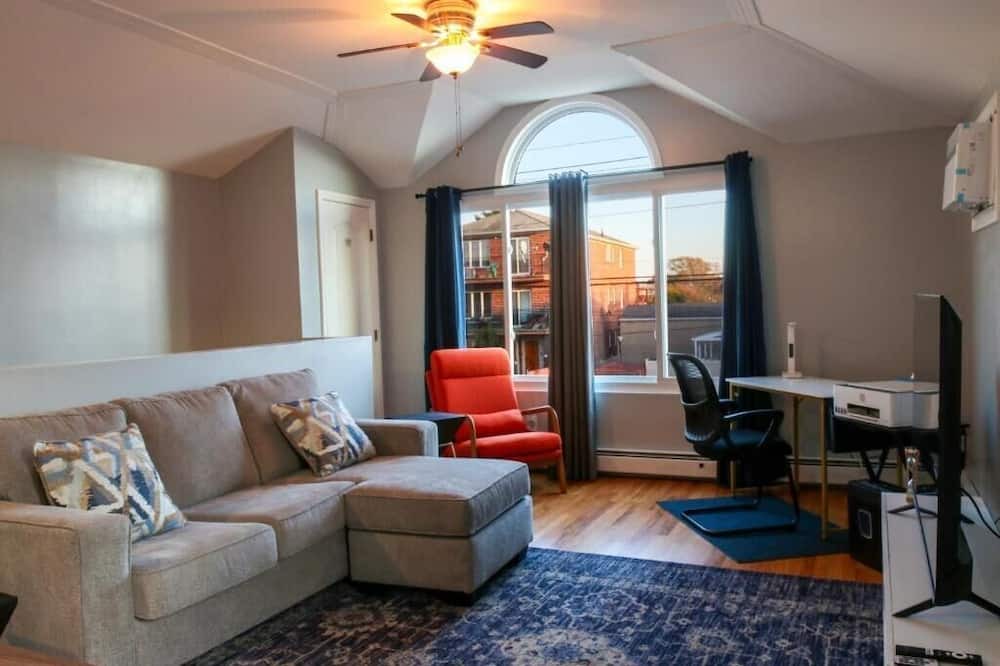 Photo of Livingroom in Canarsie