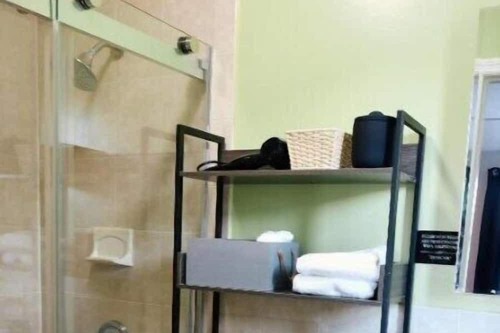 Photo of Bathroom in Canarsie