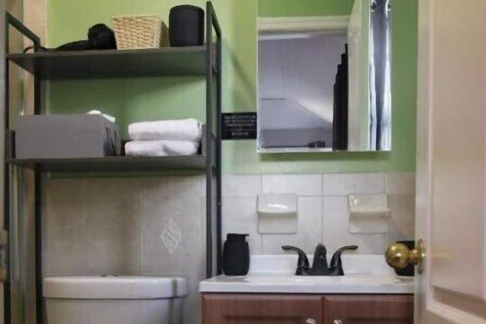 Photo of Bathroom in Canarsie