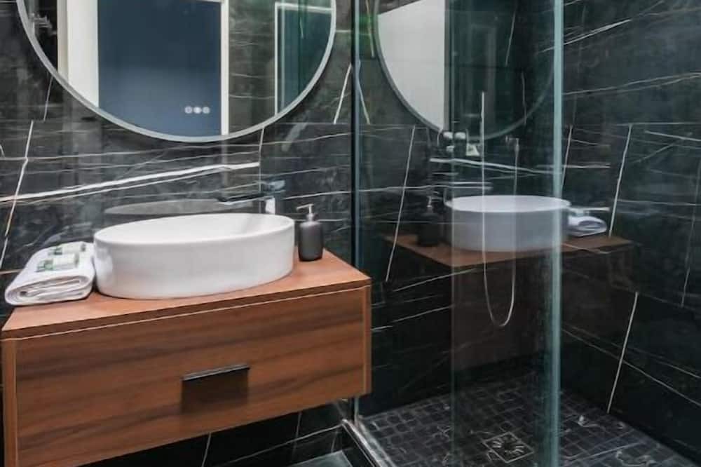 Photo of Bathroom in Cachan