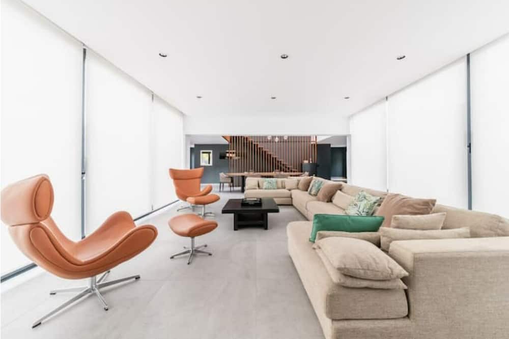 Photo of Livingroom in Cachan