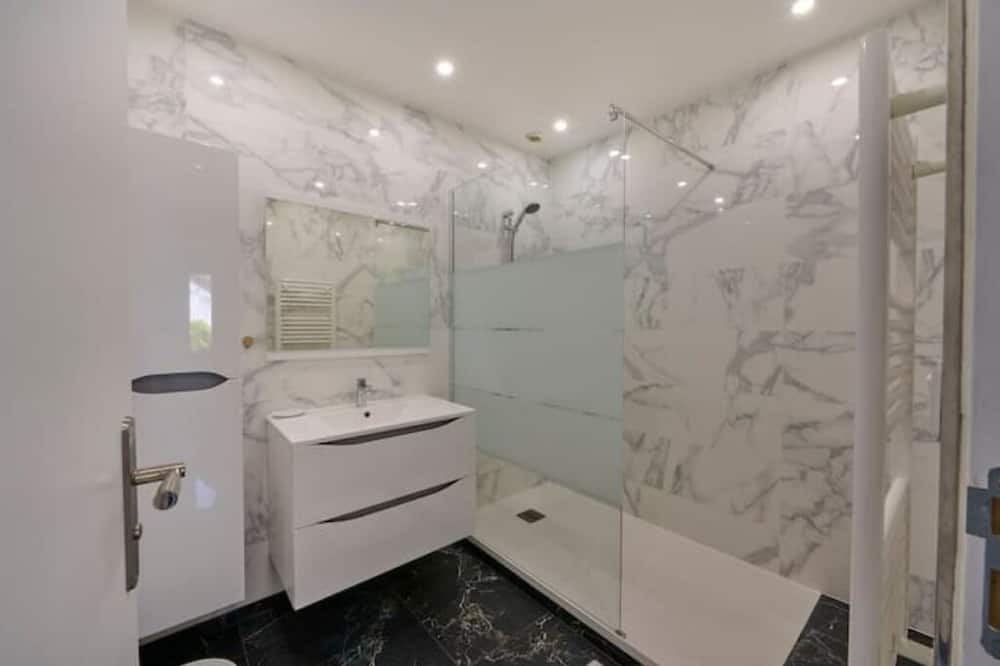 Photo of Bathroom in Arcueil