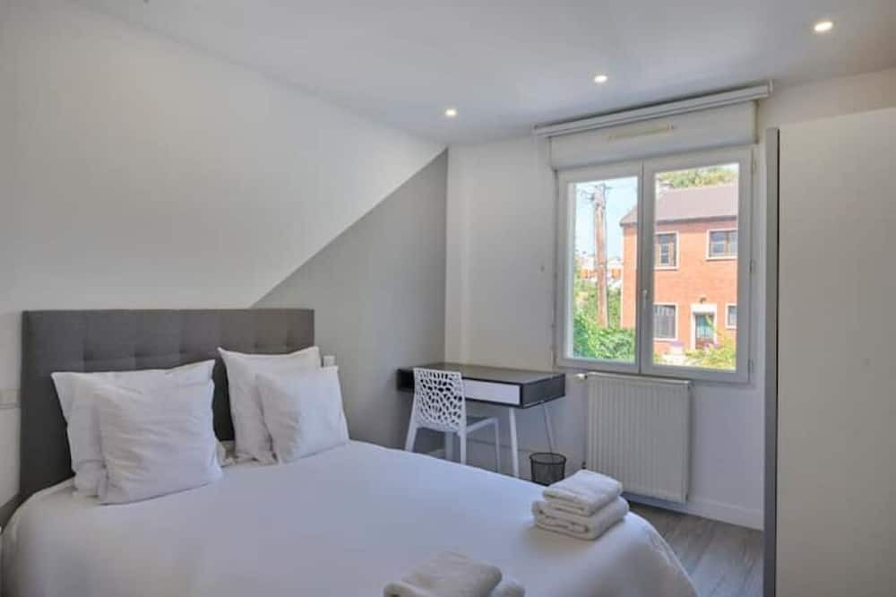 Photo of Bedroom in Arcueil