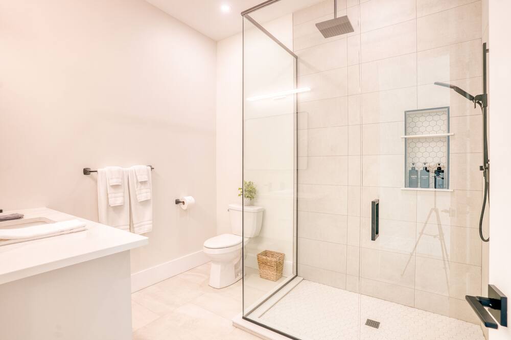 Photo of Bathroom in Rokers Point