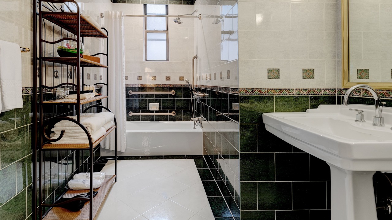 Photo of Bathroom in Theater District