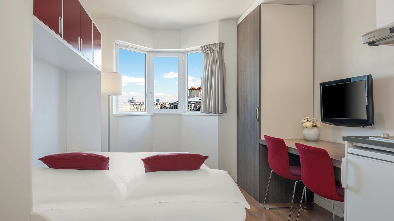 Photo of Bedroom in Montparnasse