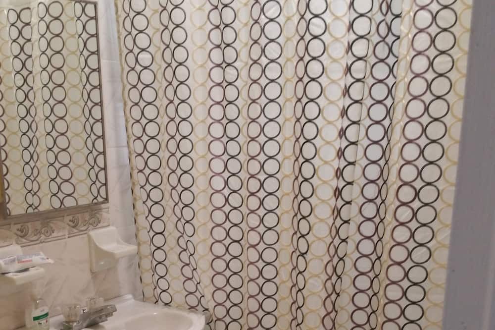 Photo of Bathroom in Canarsie
