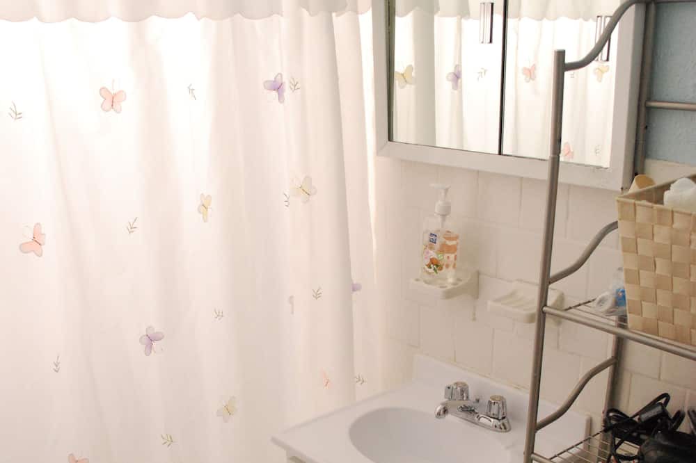 Photo of Bathroom in Canarsie