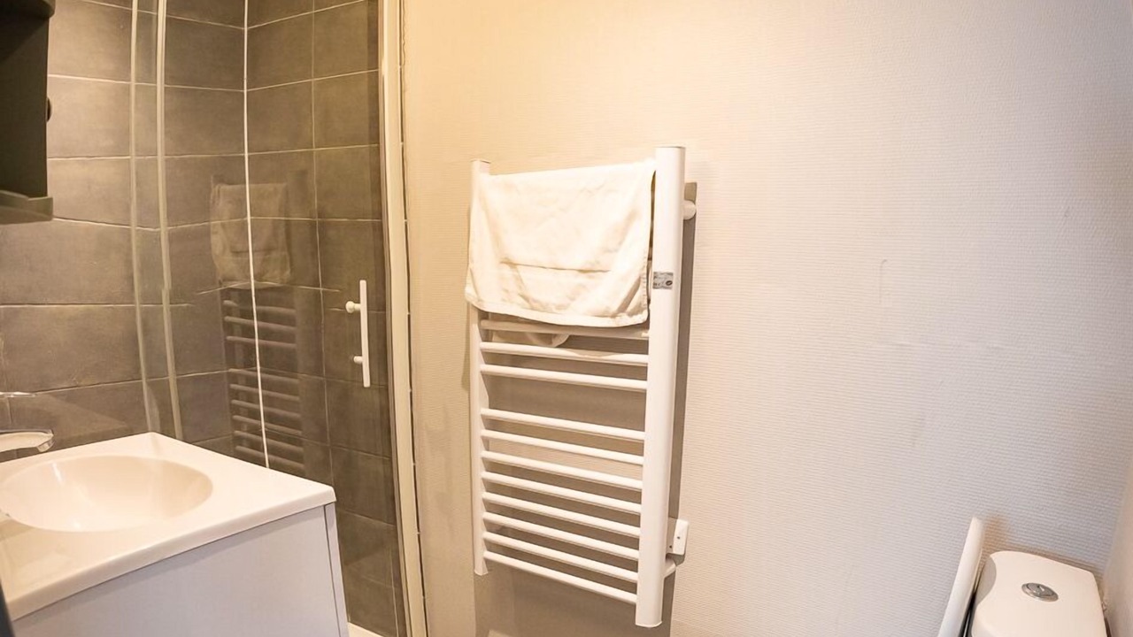 Photo of Bathroom in Villeneuve-le-Roi