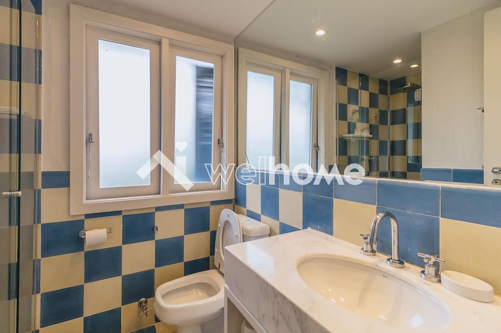 Photo of Bathroom in Frade