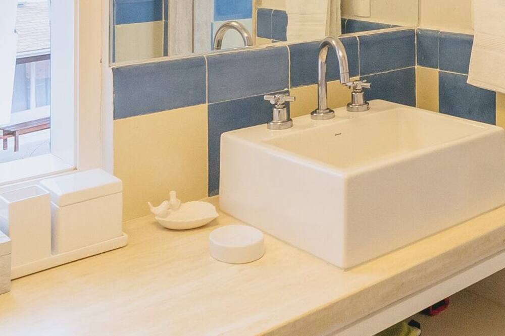 Photo of Bathroom in Frade