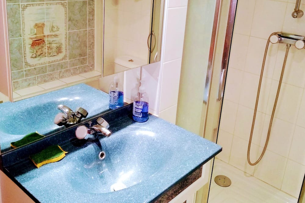 Photo of Bathroom in Alfortville