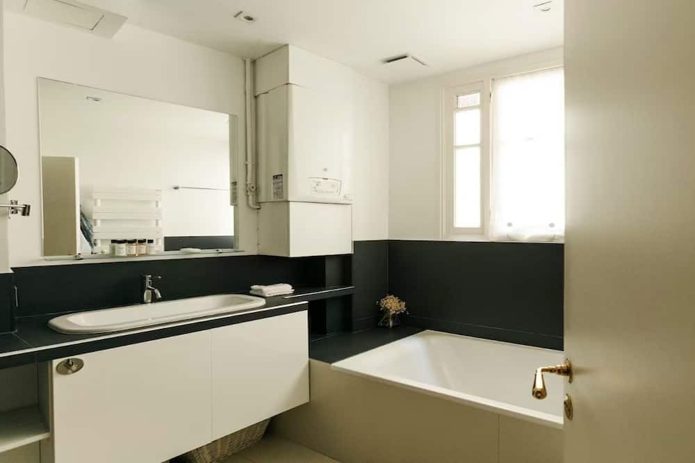 Photo of Bathroom in Quartier du Gros-Caillou