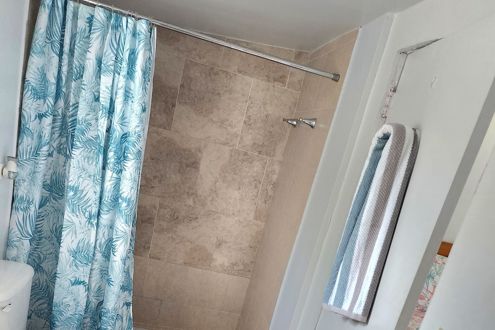 Photo of Bathroom in Rokers Point
