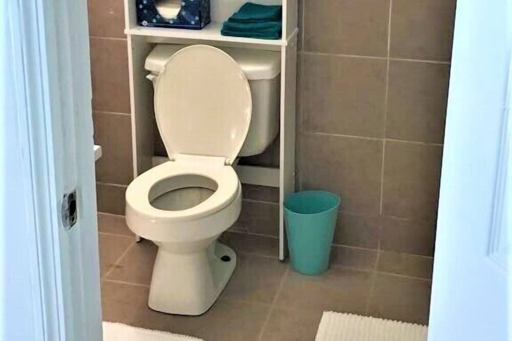Photo of Bathroom in Rokers Point