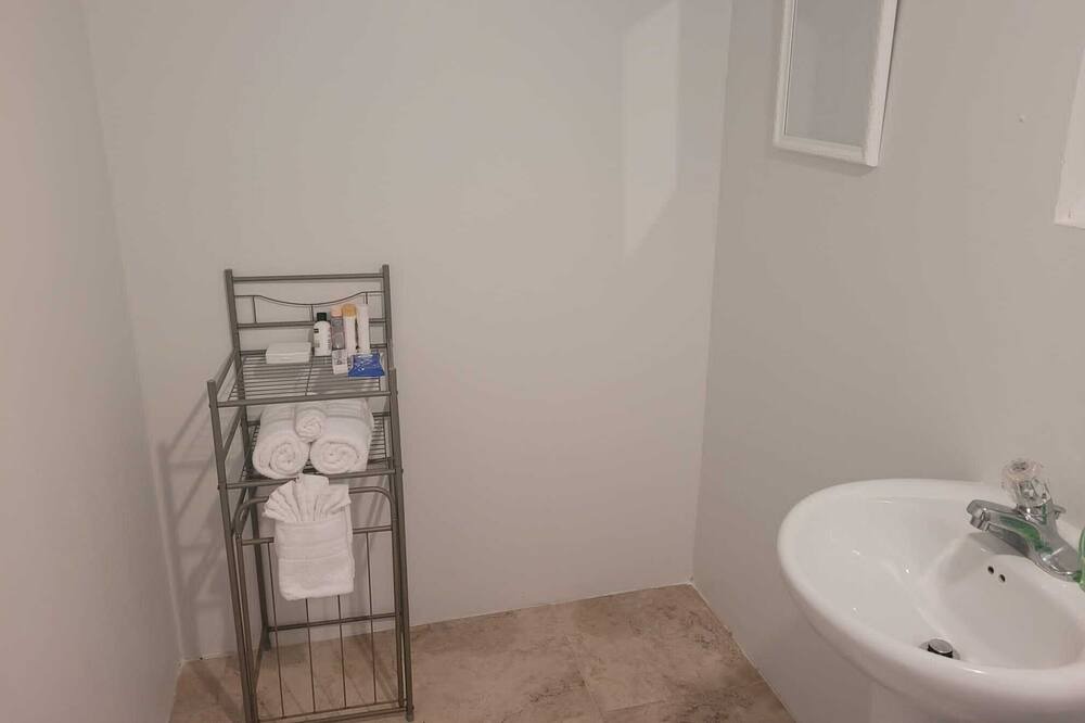 Photo of Bathroom in Rokers Point