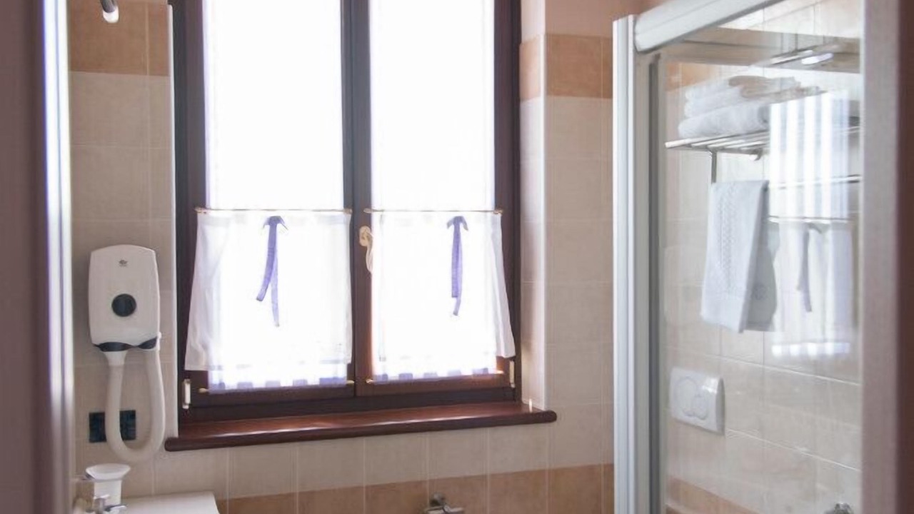 Photo of Bathroom in Ovest
