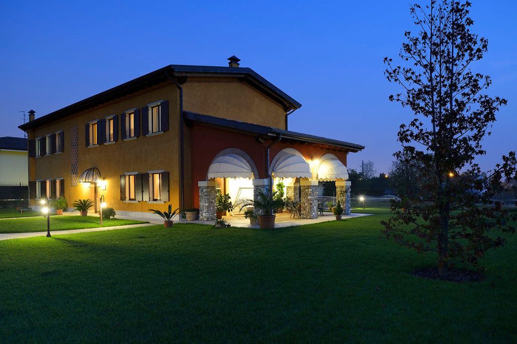 Photo of Outdoor in Ovest