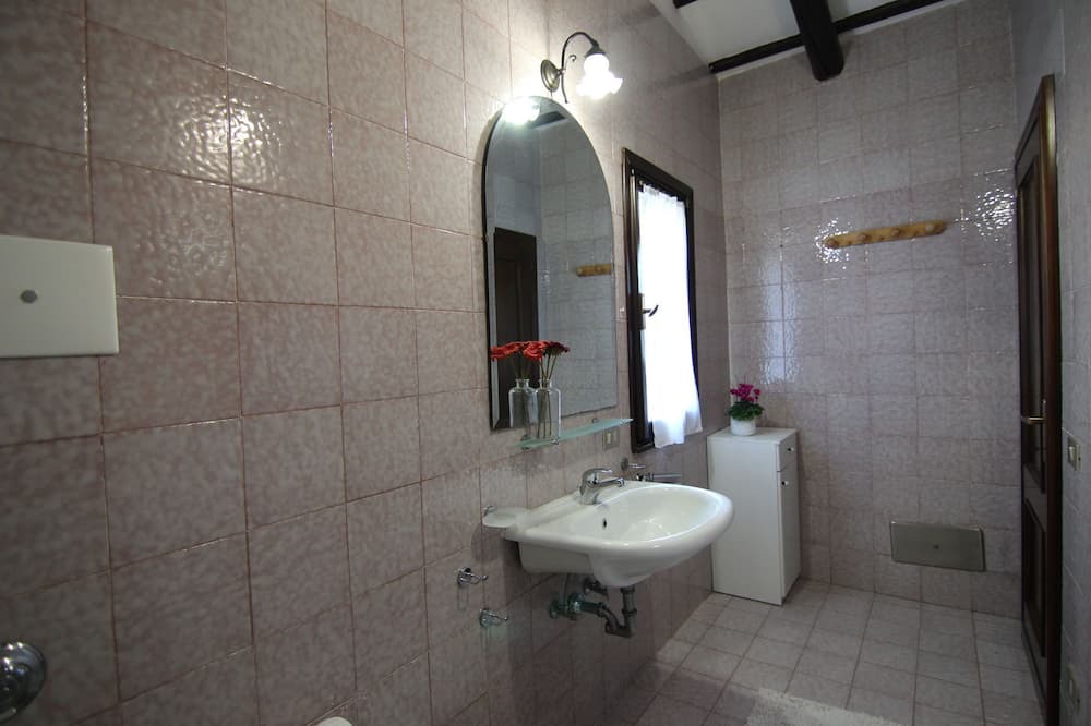 Photo of Bathroom in Valnogaredo