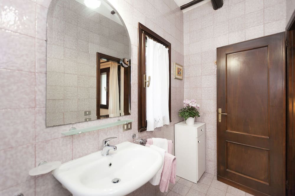 Photo of Bathroom in Valnogaredo