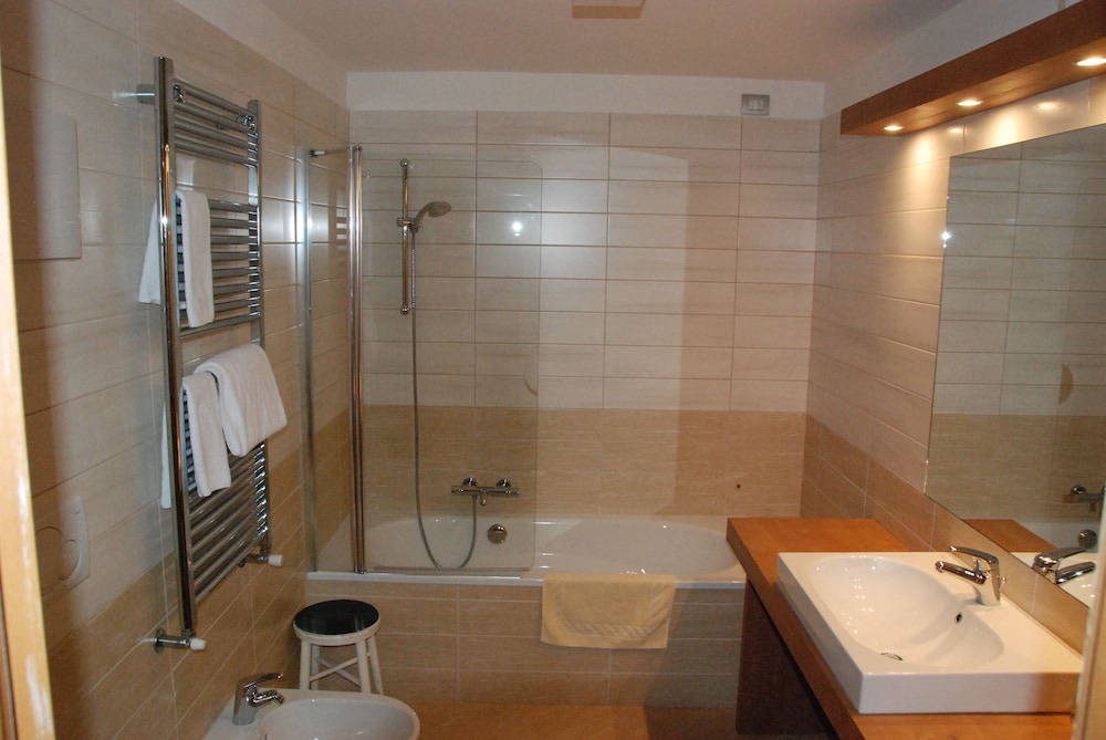 Photo of Bathroom in Pocol