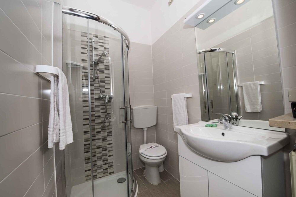 Photo of Bathroom in Frader