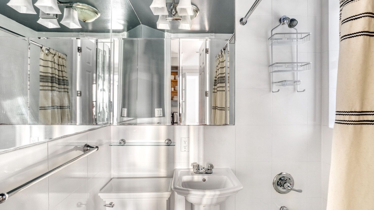 Photo of Bathroom in Tudor City