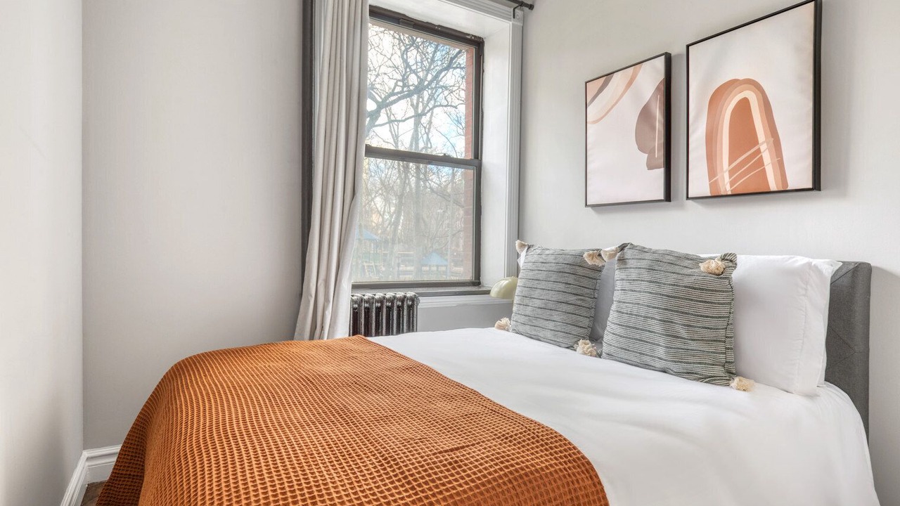 Photo of Bedroom in Tudor City