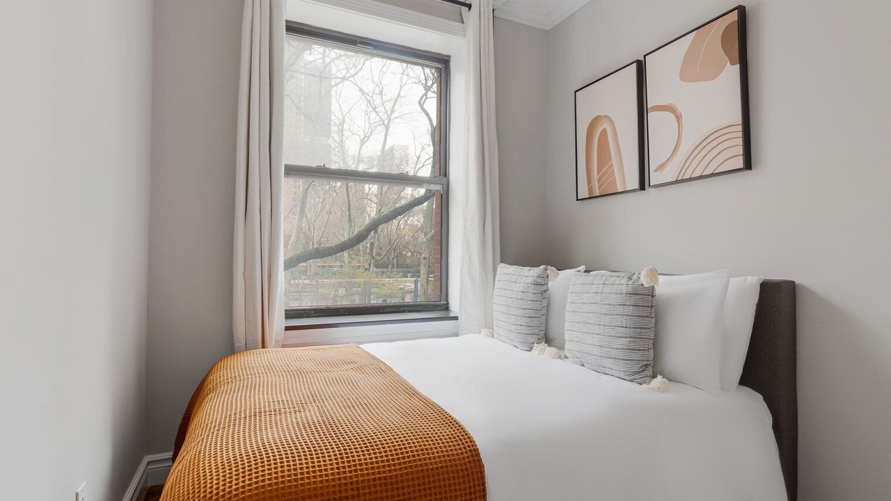 Photo of Bedroom in Tudor City