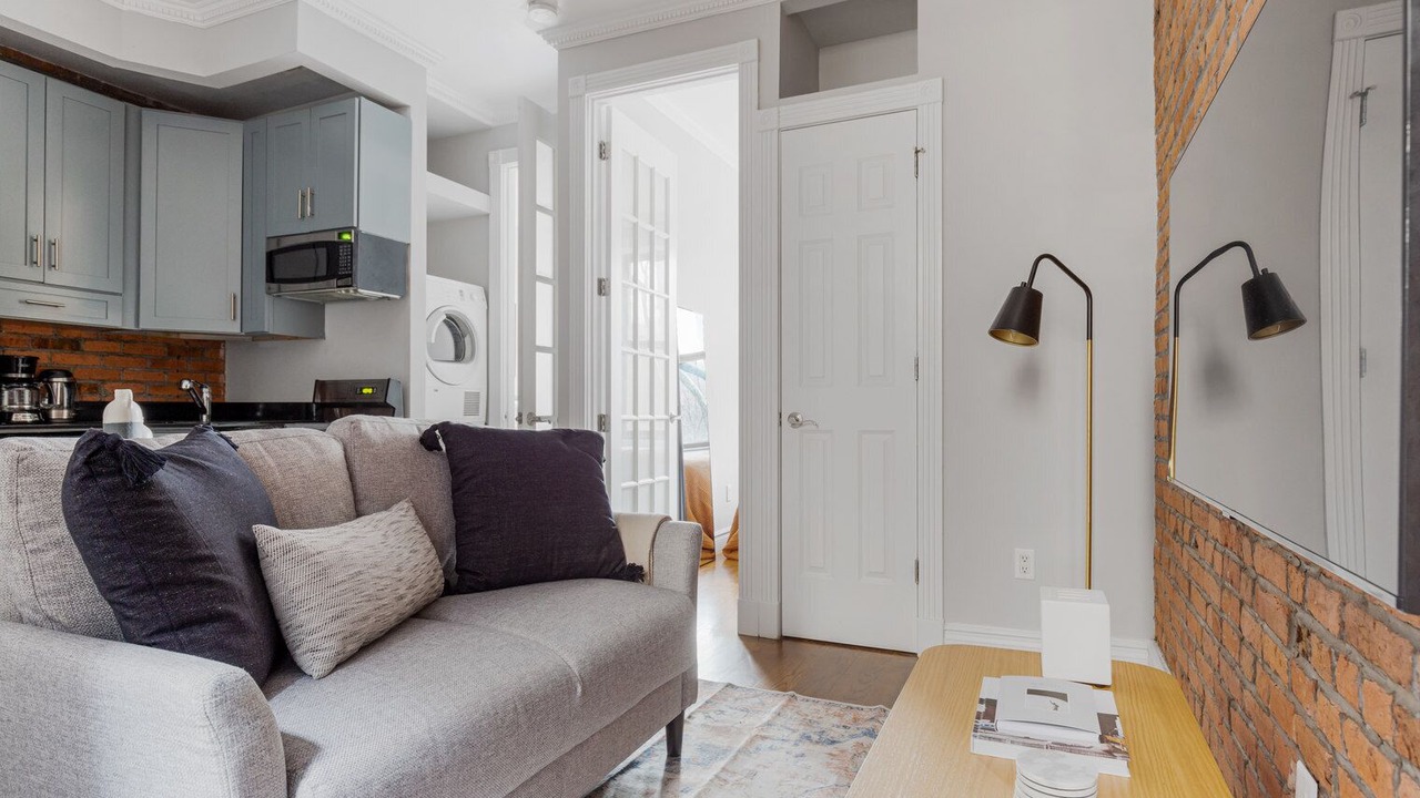 Photo of Livingroom in Tudor City