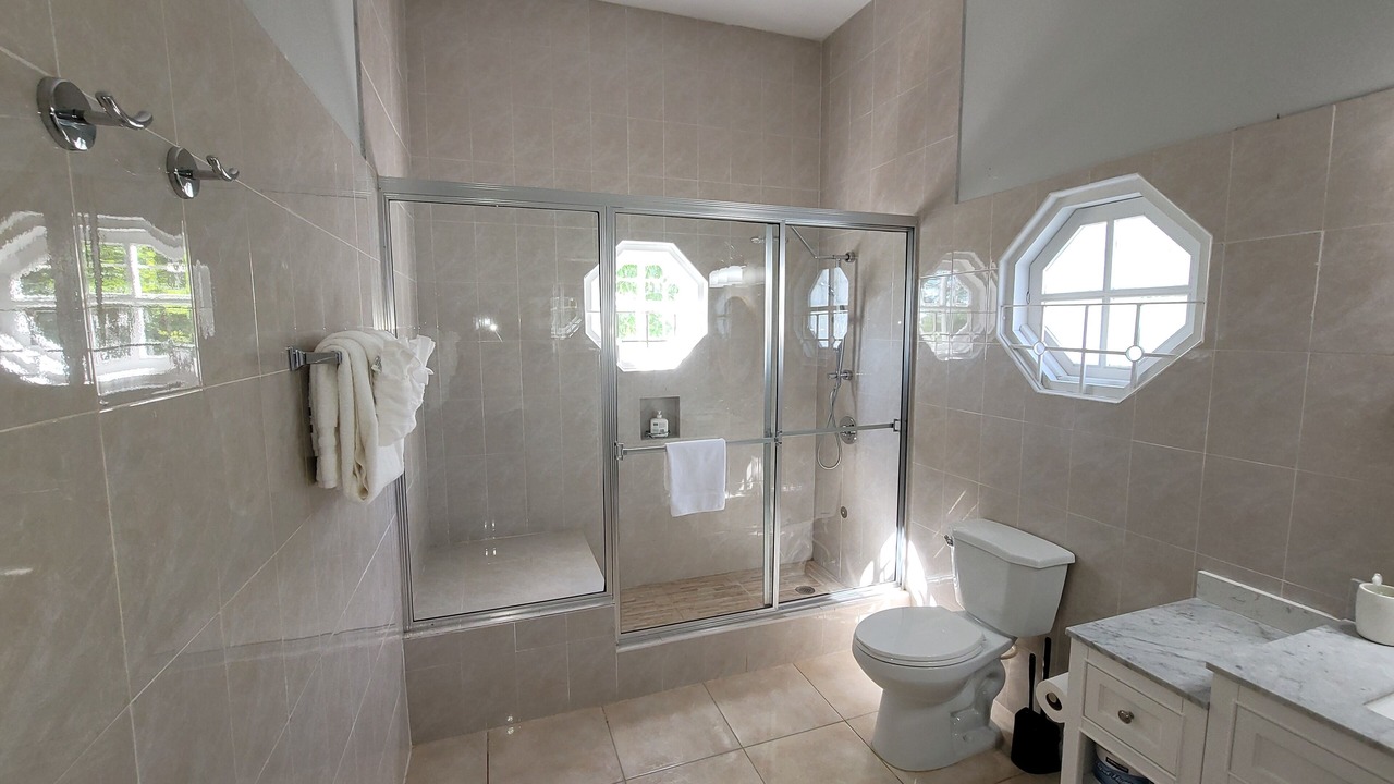 Photo of Bathroom in Savanna la Mar