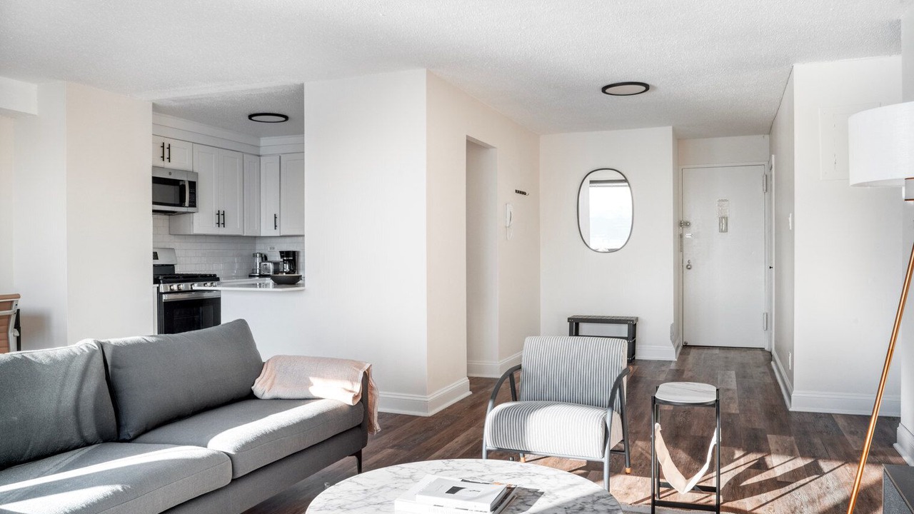 Photo of Livingroom in Peter Cooper Village