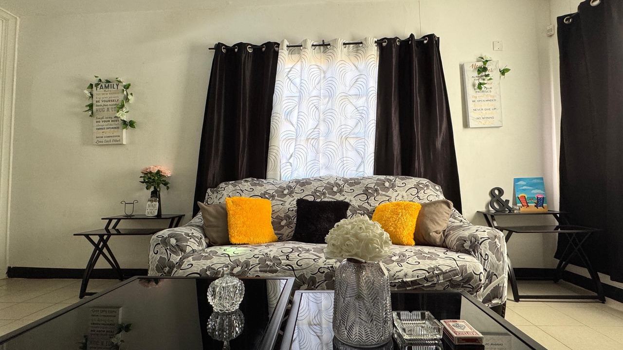 Photo of Livingroom in Spanish Town