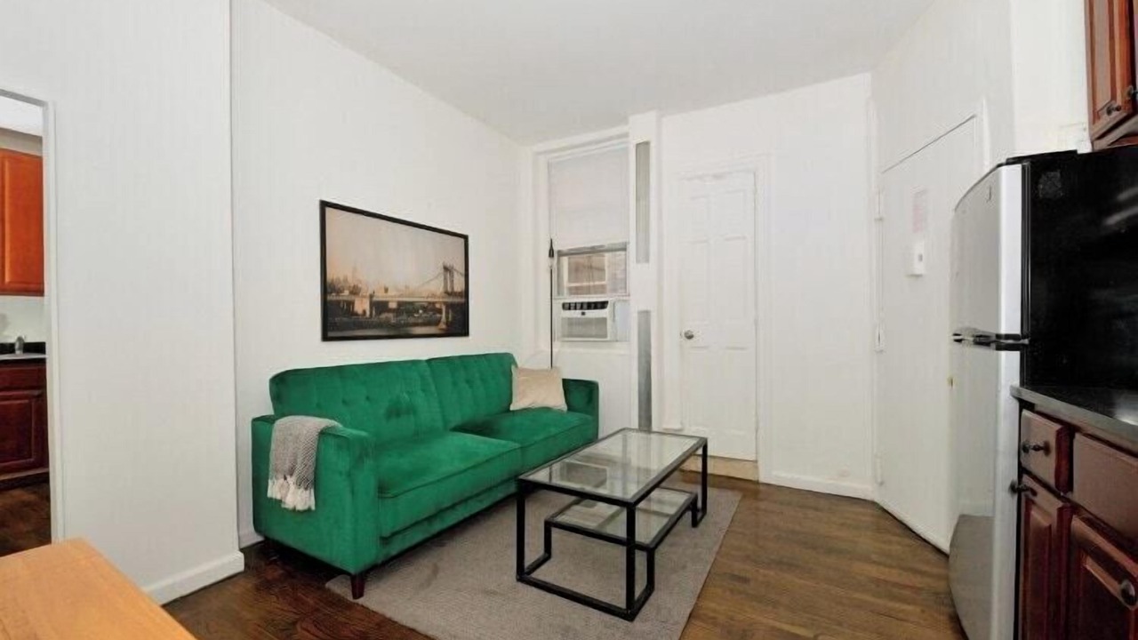 Photo of Livingroom in Sutton Place