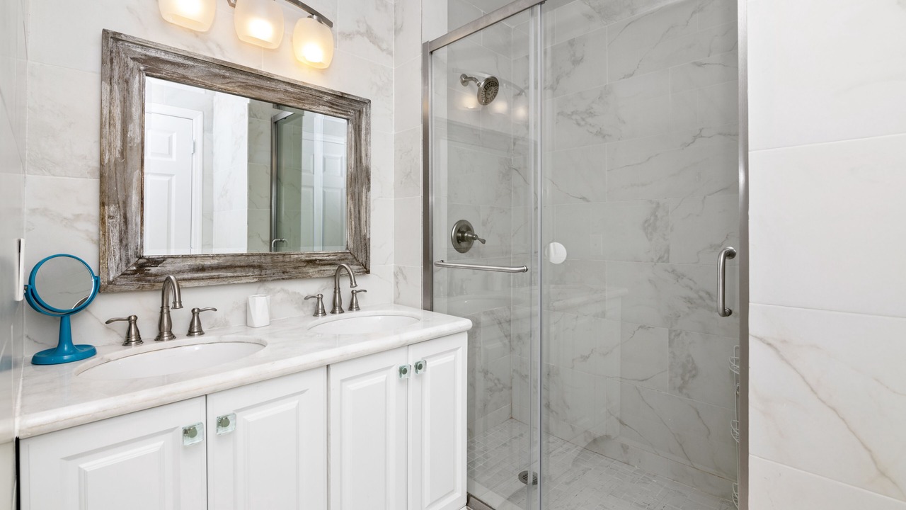 Photo of Bathroom in Tar Bay