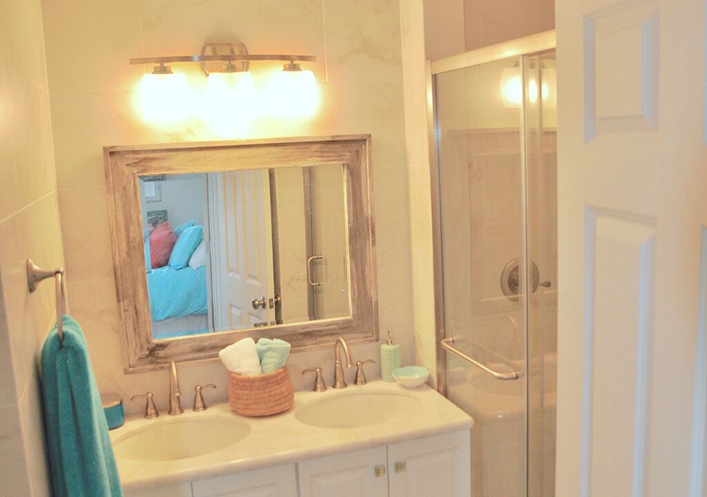 Photo of Bathroom in Tar Bay