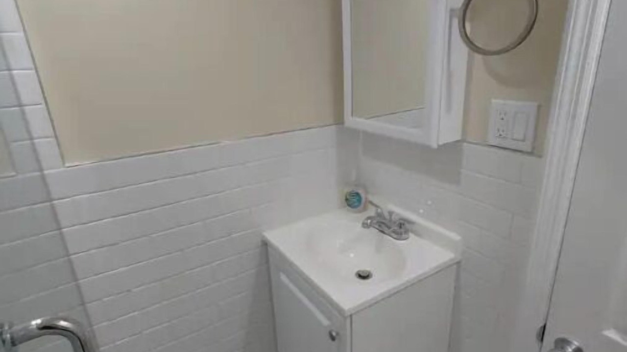 Photo of Bathroom in Mariners Harbor