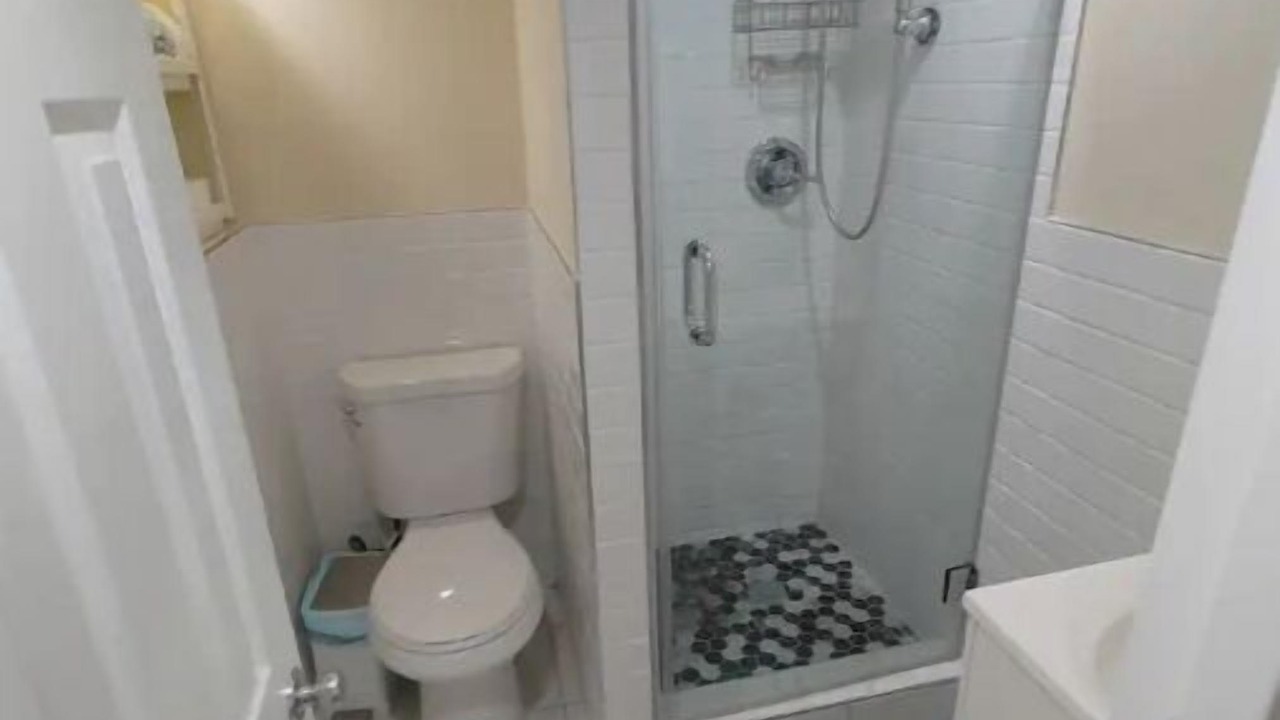 Photo of Bathroom in Mariners Harbor